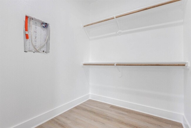 Building Photo - 5912 Mayle St