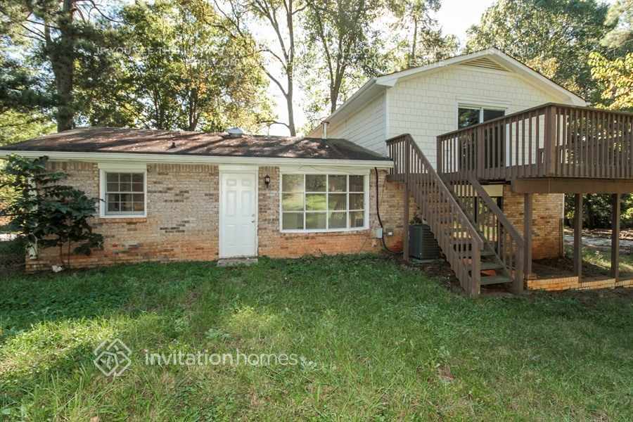 Building Photo - 1165 Golden Cir SW