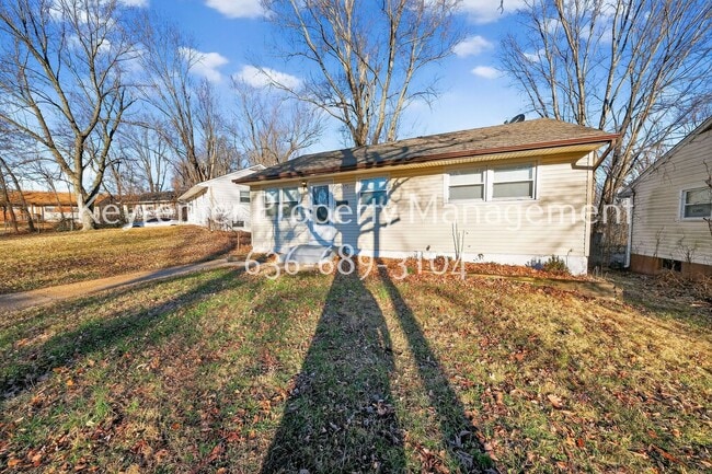Building Photo - Spacious 3-Bedroom Home with Large Yard – Section 8 Welcome