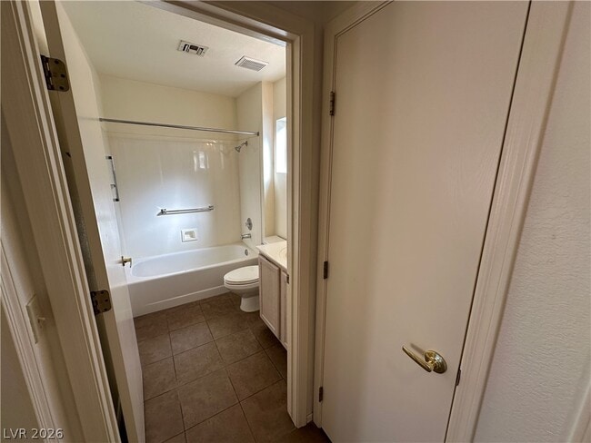 Building Photo - 3001 Lotus Hill Dr