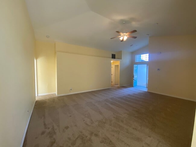 Building Photo - 487 Winwood Ct