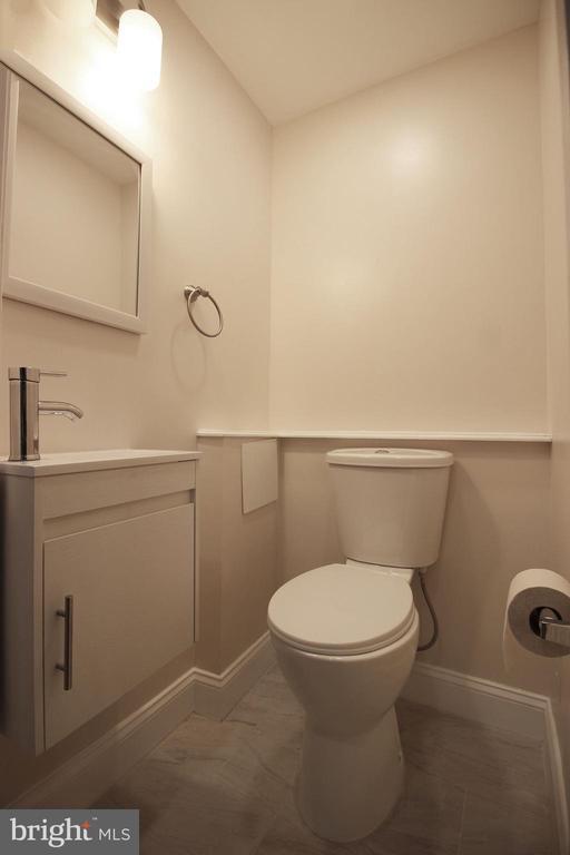 Building Photo - 141 Chevy Chase St