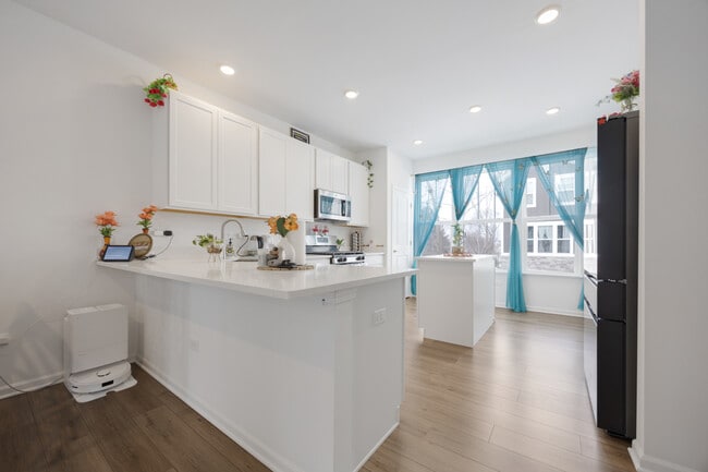 Building Photo - 620 Wolverine Dr