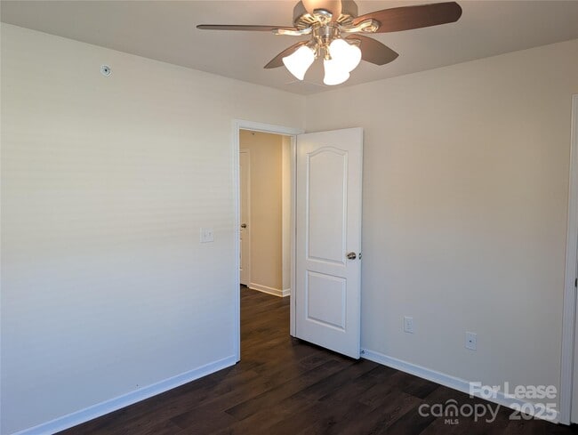 Building Photo - 115 Dellbrook St