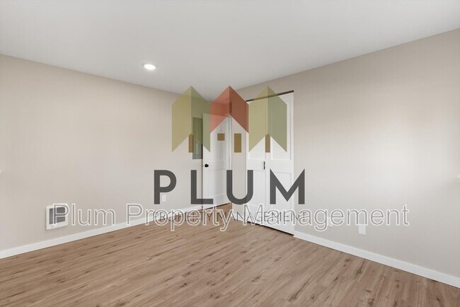 Building Photo - 705 Cleveland St