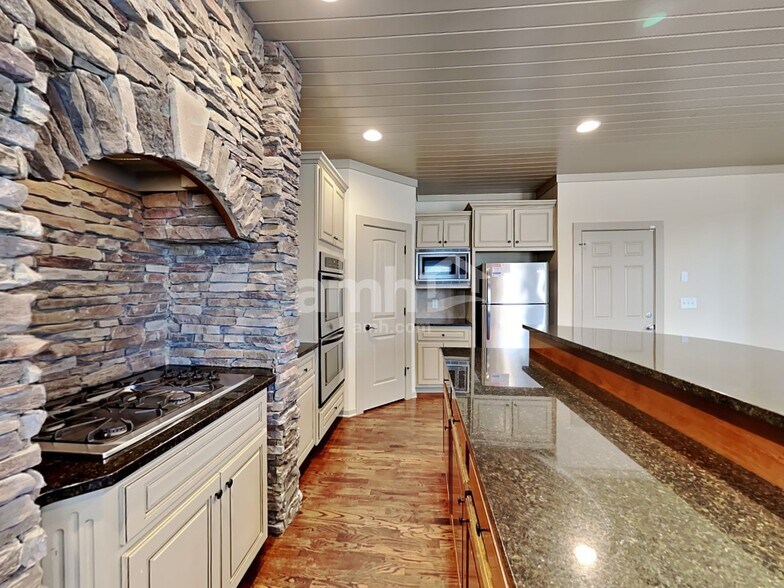 Building Photo - 2315 Well Springs Dr