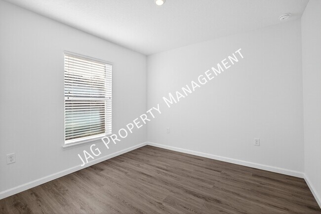 Building Photo - 1401 Degroodt Rd SW