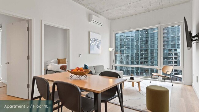 Building Photo - 853 W Blackhawk St