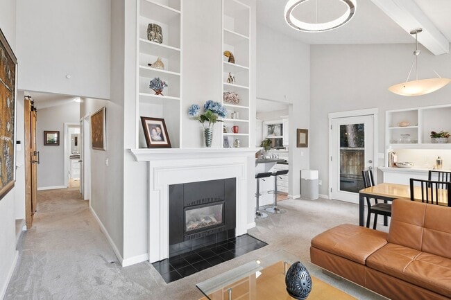 Building Photo - FURNISHED! Exquisite 3-Bedroom Furnished H...