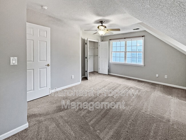 Building Photo - 6 Twickenham Dr