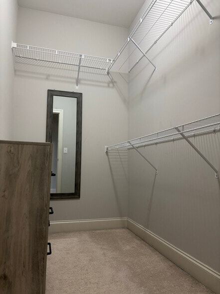 Building Photo - 3855 Academy Dr