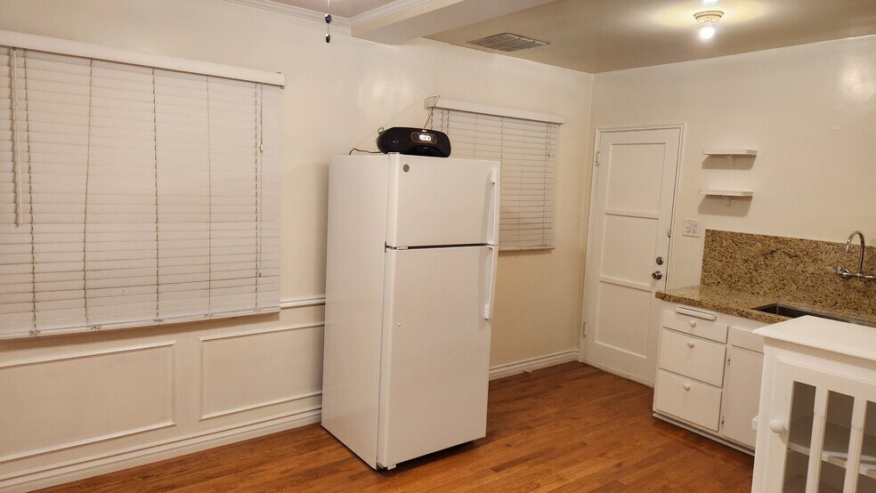 Building Photo - 10641 Whipple St