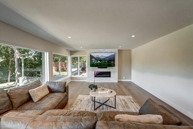 Building Photo - 4833 Dunman Ave