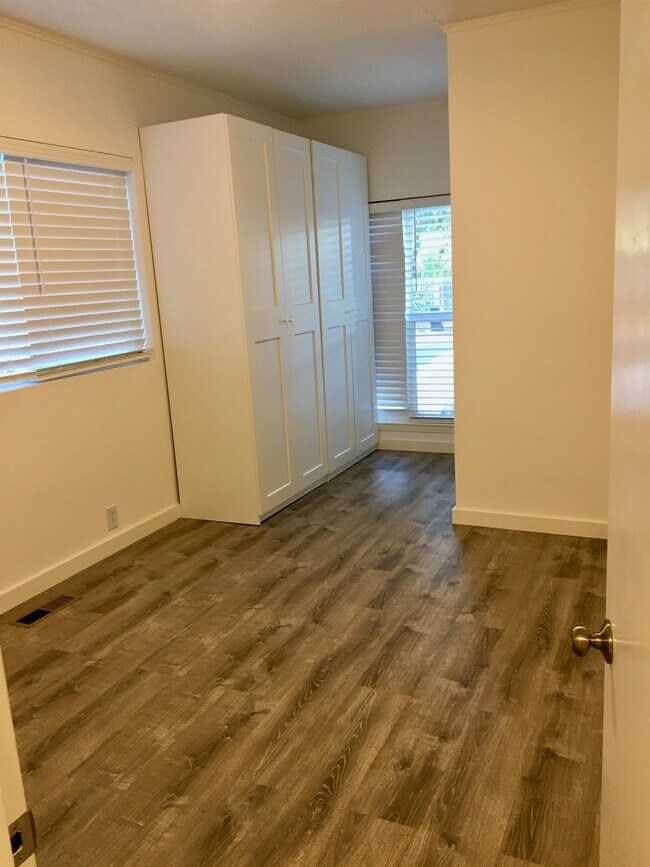 Building Photo - 853 Channing Ave