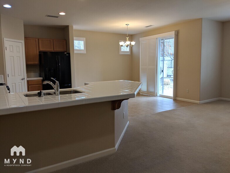 Building Photo - 11098 Colton Dr