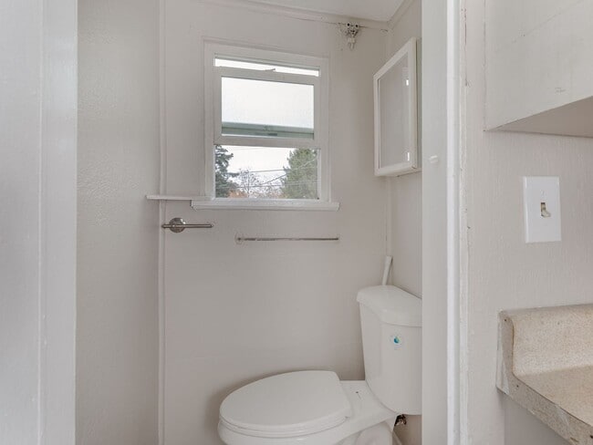 Building Photo - 9041-9049 NE Sandy Blvd