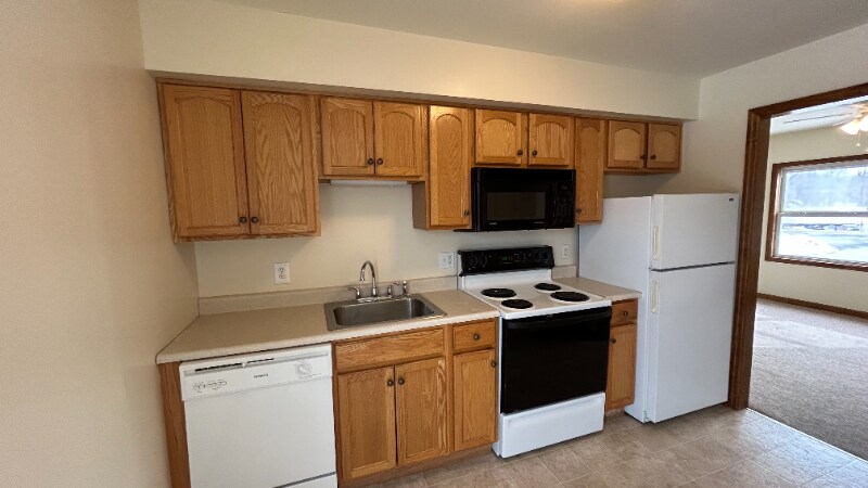 Building Photo - 1052 Community Rd