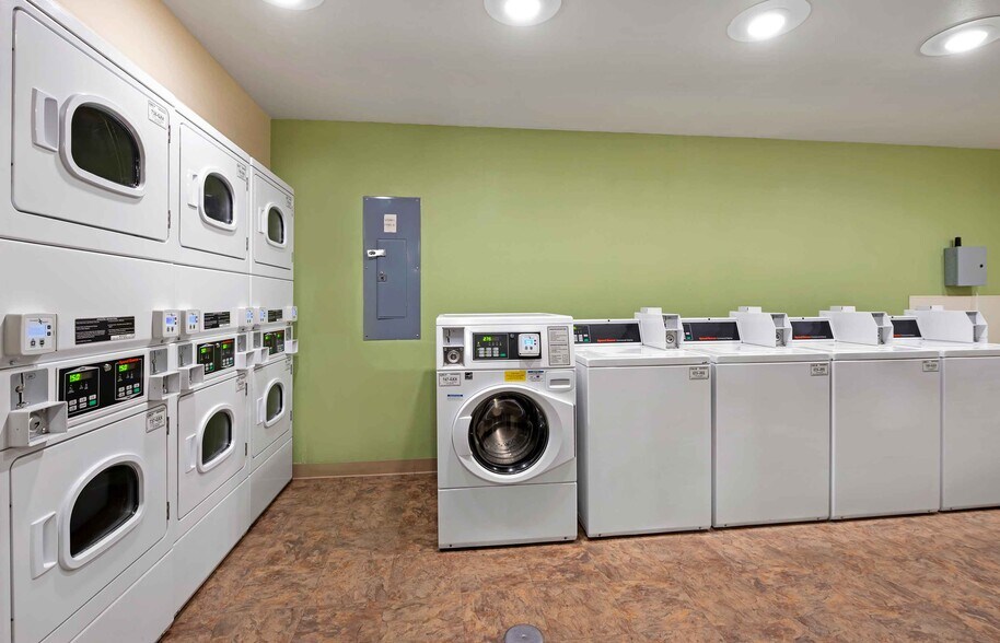Building Photo - Furnished Studio-Cincinnati - Sharonville