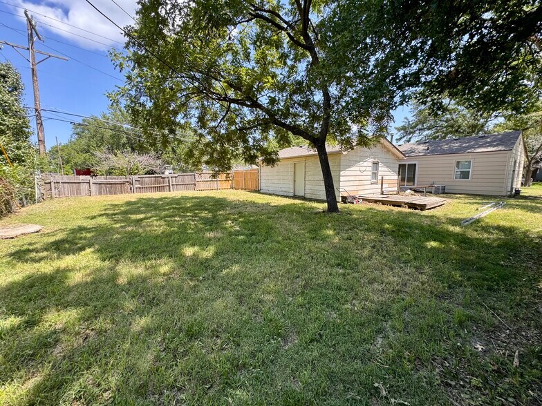 Building Photo - 1601 Faulders Ln