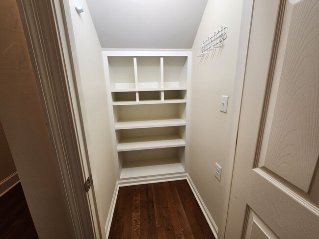 Building Photo - Executive Rental in Lake Redwine Community, 4 Bedrooms and 2.5 Baths 2 Car Garage - Newnan, GA