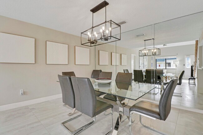 Building Photo - 360 Bella Vista Ct N