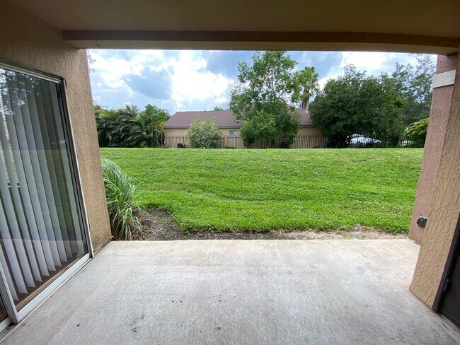 Building Photo - 13941 Fairway Island Dr