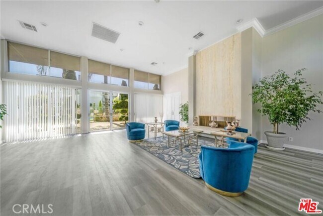 Building Photo - 5301 Balboa Blvd