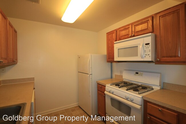 Building Photo - 6522 Lake Park Dr