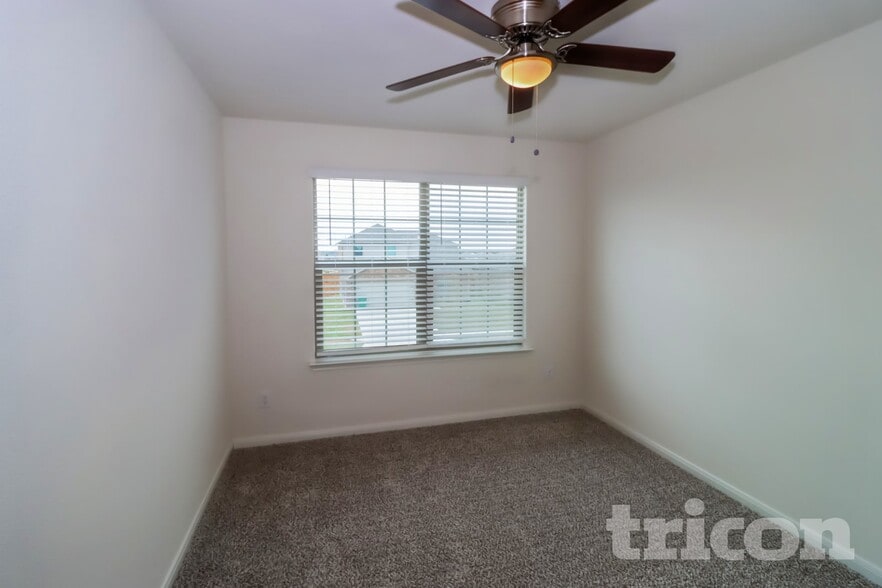 Building Photo - 805 Clark Dr