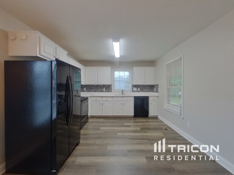 Building Photo - 1527 Seejay Ct