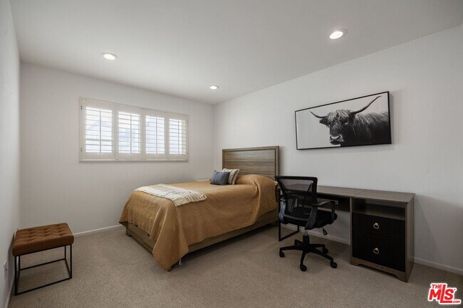 Building Photo - 17165 Palisades Cir