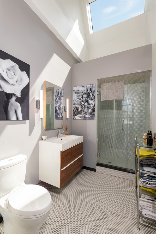 Building Photo - 37 Bridge St