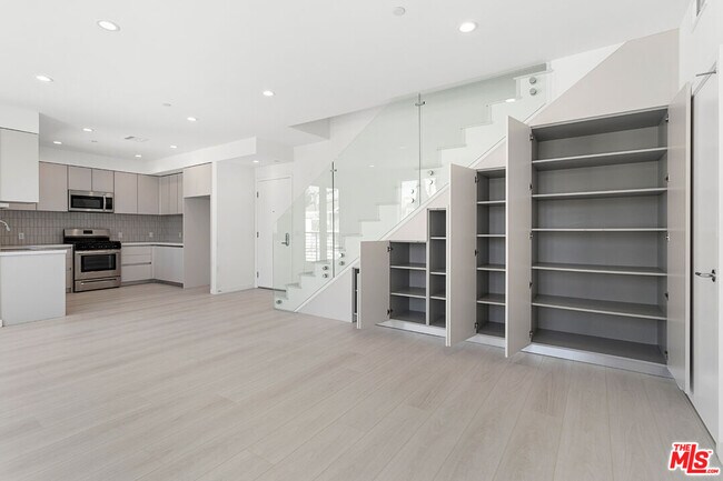 Building Photo - 11727 Kiowa Ave