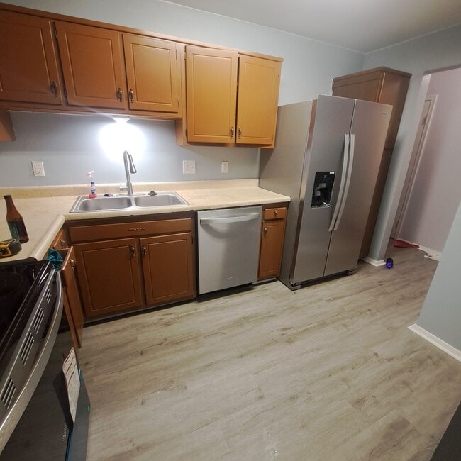 Building Photo - 6590 Stoney Point S