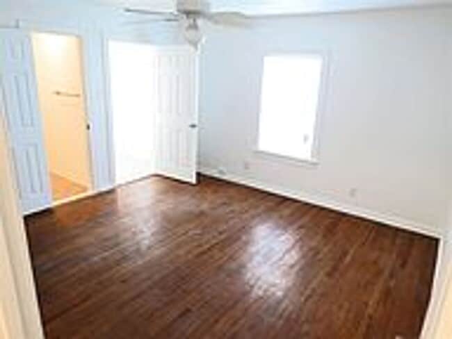 Building Photo - AUG 2026 MOVE IN! UPDATED 2/2 HOUSE IN BRYAN