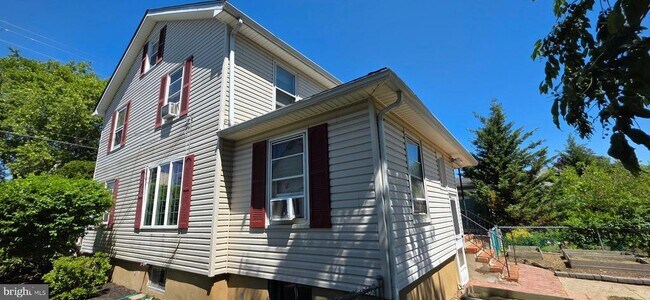 Building Photo - 246 Franklin St