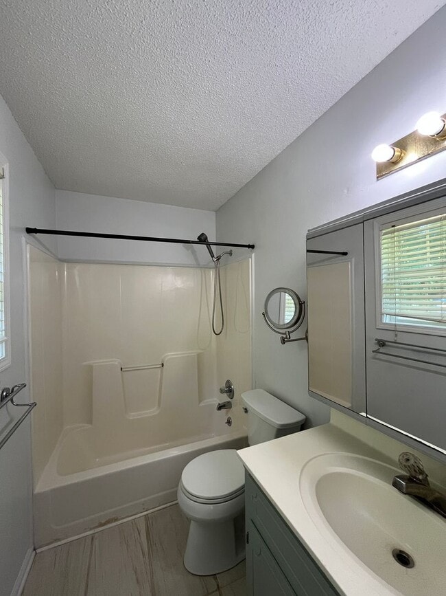 Building Photo - Available Now! Great Home Close To Fort Campbell!