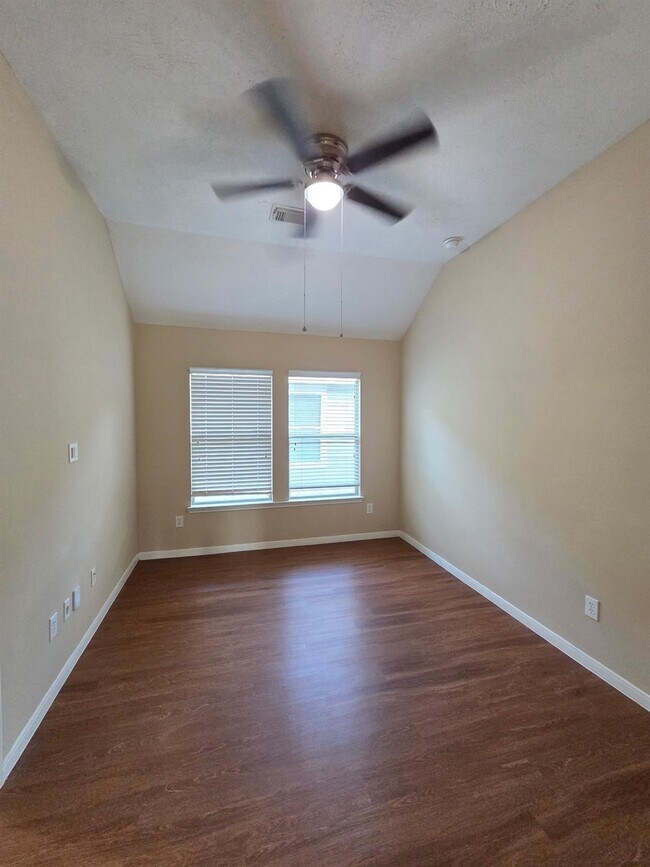 Building Photo - 12827 Benton Park Ln