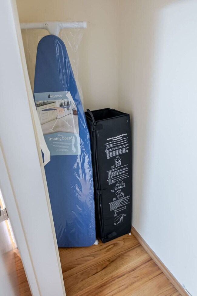 Building Photo - 4989 Randlett Dr