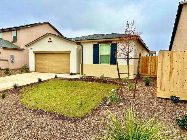 Building Photo - BRAND NEW 3/2 Century Home In Madera