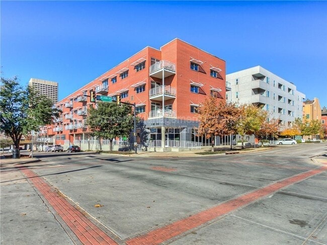 Building Photo - 1 NE 2nd St