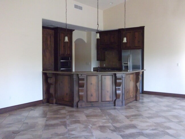 Building Photo - 6284 Wildwood Ct