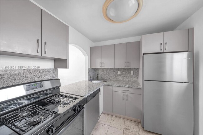 Building Photo - 8650 SW 67th Ave