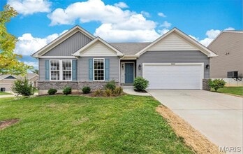 Building Photo - 4602 Siesta Dr