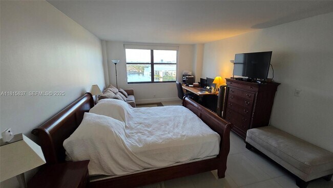 Building Photo - 18151 NE 31st Ct