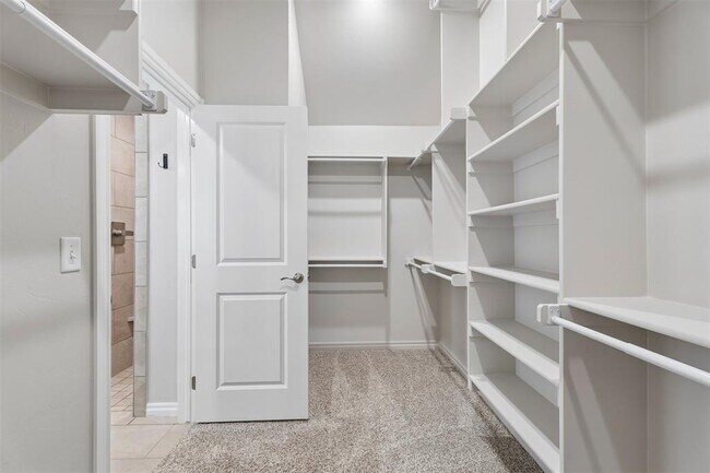 Building Photo - 16129 Villa Valeria Way