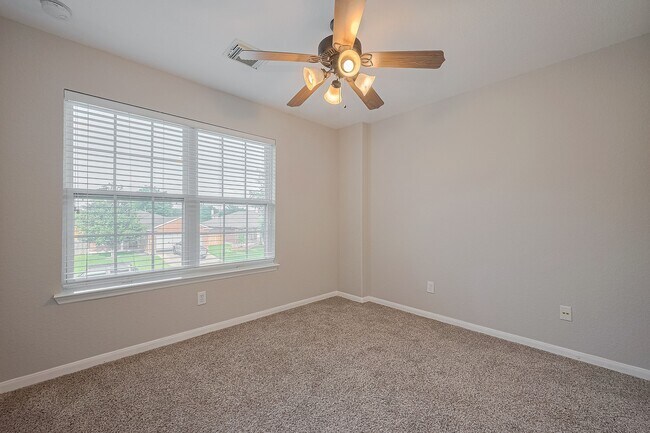 Building Photo - 9714 Angleside Ln