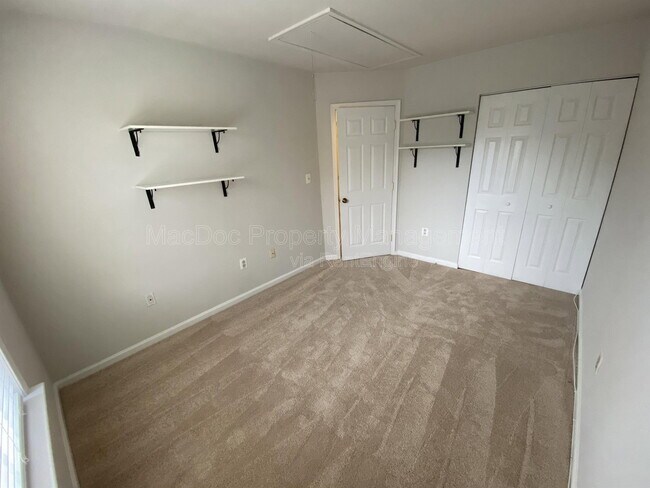 Building Photo - 11185 Kensington Pl