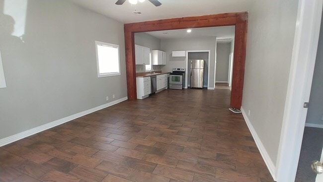 Building Photo - 47 N Xanthus Ave