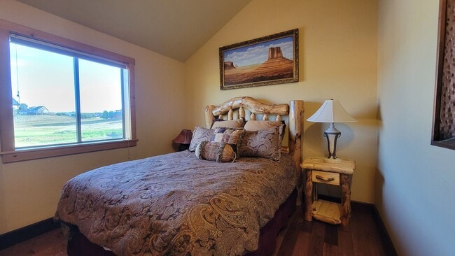 Building Photo - Spacious Apartment on Lake Hatcher **Rent ...